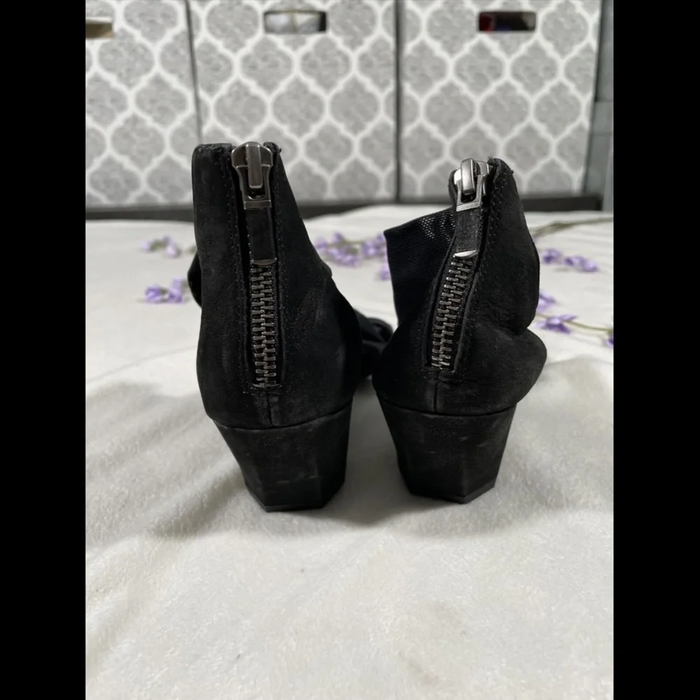$195 Eileen Fisher Joy Twist Strappy Heeled Sandals in Black [SZ 5.5 ]‎